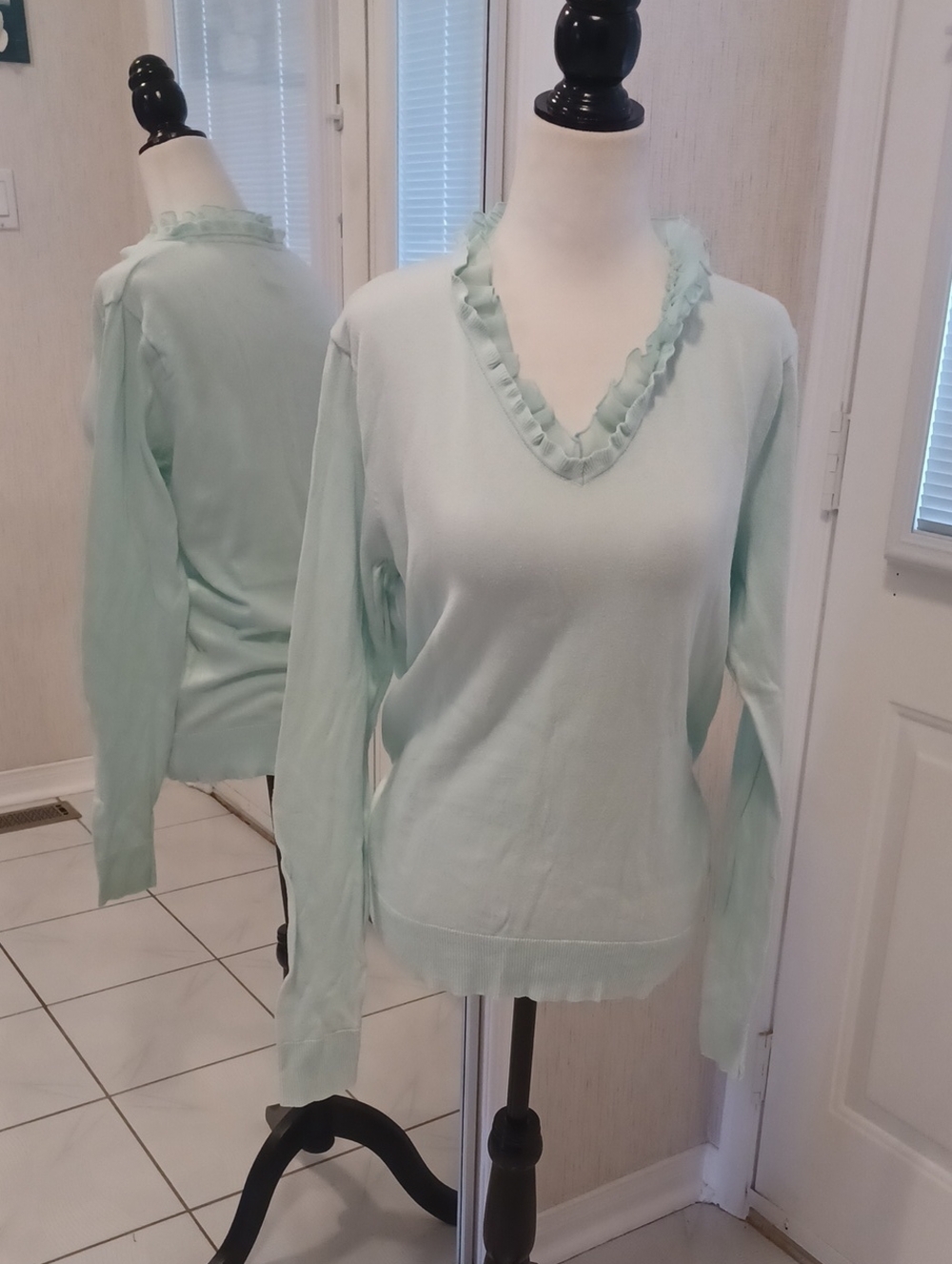 4/$30 Alfred Sung Mint Ruffled V-Neck Long Sleeve Sweater - Size Large
